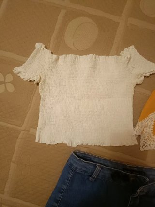 Lote Ropa Chica Bershka: Vaquero y Tops