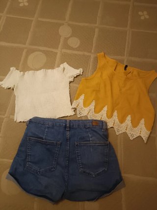 Lote Ropa Chica Bershka: Vaquero y Tops