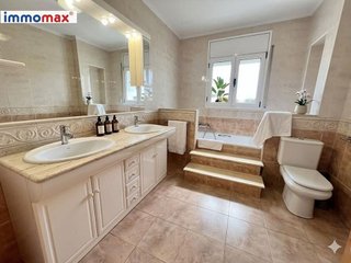 Chalet en venta en Camps Blancs en Sant Boi de Llobregat