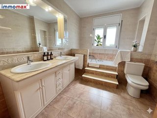 Chalet en venta en Camps Blancs en Sant Boi de Llobregat