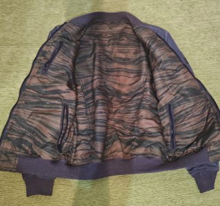 Chaqueta bomber gris y verde oliva
