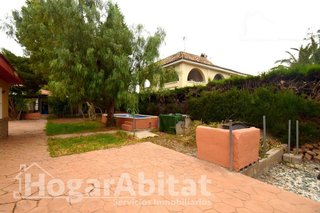 Chalet en venta en Urbanizaciones en Llíria