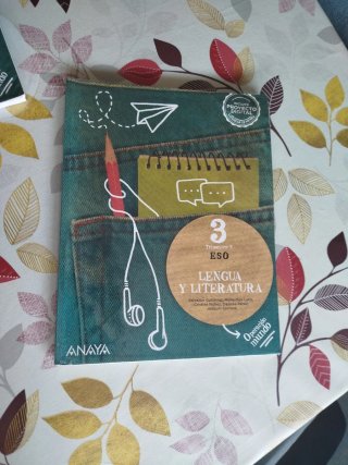 Tres libros de lengua de 1 ESO