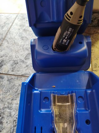 Dremel con accesorio flexible