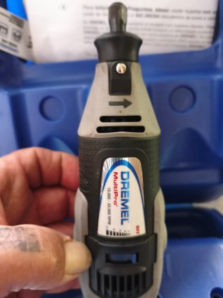 Dremel con accesorio flexible