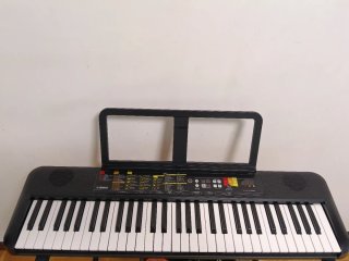 Teclado Yamaha PSR-F52