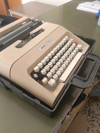 Máquina de escribir Olivetti LETTERA 35