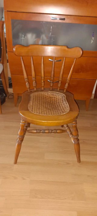 Silla vintage de madera y ratán