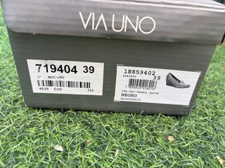Zapatos de vestir negros Via Uno