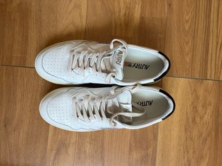 Zapatillas Autry Medalist Low Beige/Blanco