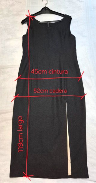 Vestido tubo negro con abertura