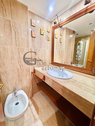 Piso en venta en Natahoyo en Gijón