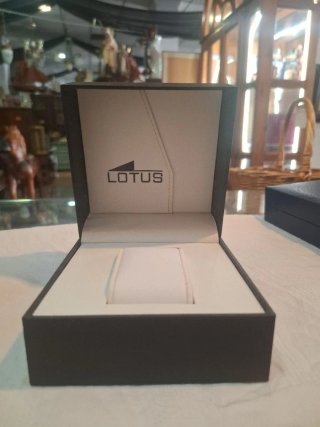 Caja de reloj Lotus negra