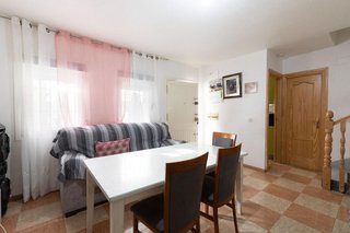 Casa adosada en venta en Guadix
