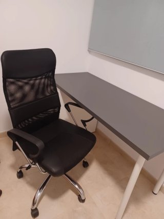 Escritorio y silla ergonómico negro/blanco