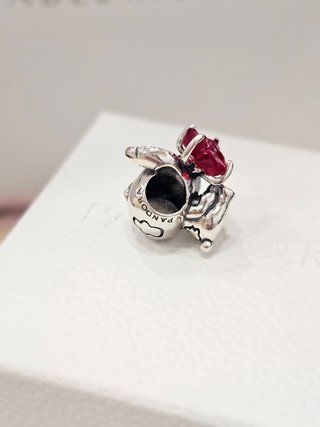 Charm Pandora Stitch con Rosa Roja
