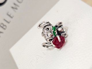 Charm Pandora Stitch con Rosa Roja