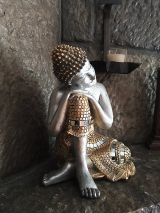 Figura Buda Decorativa Plateada y Dorada