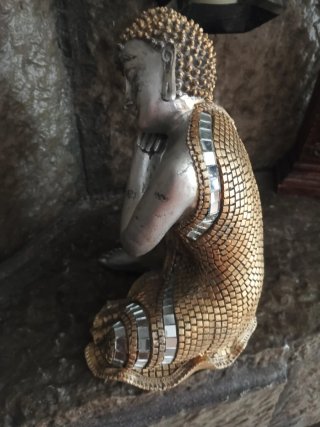 Figura Buda Decorativa Plateada y Dorada