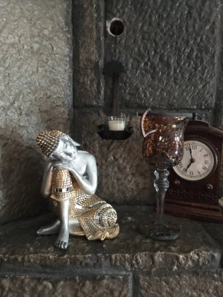 Figura Buda Decorativa Plateada y Dorada
