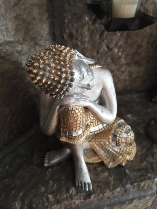 Figura Buda Decorativa Plateada y Dorada