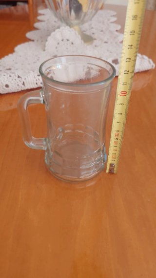 Jarra de cristal con asa