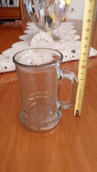 Jarra de cristal con asa