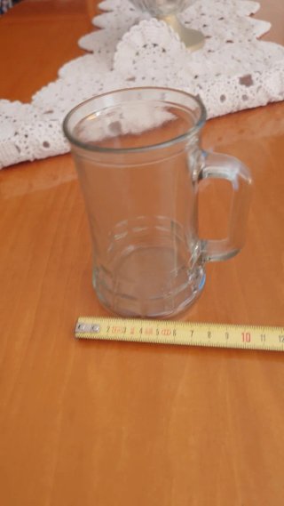Jarra de cristal con asa