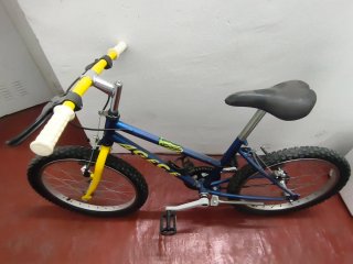Bicicleta infantil azul y amarilla