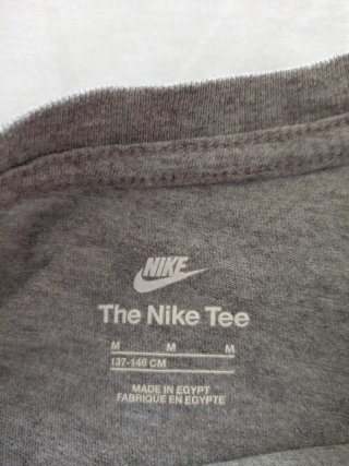 Camiseta Nike niña gris rosa
