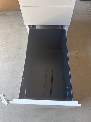 Cajonera metálica blanca con ruedas