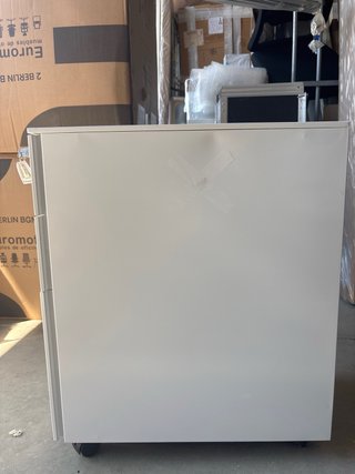 Cajonera metálica blanca con ruedas