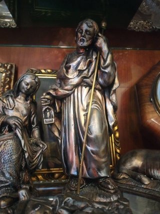 Belén Grande Figura Religiosa