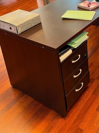 Escritorio de oficina de madera.
