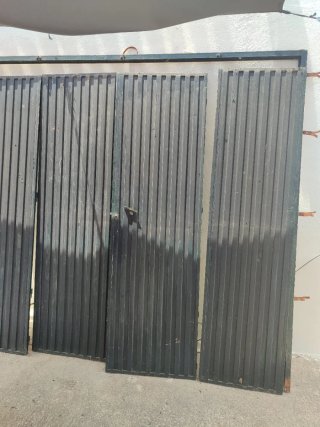Puerta de hierro para almacén