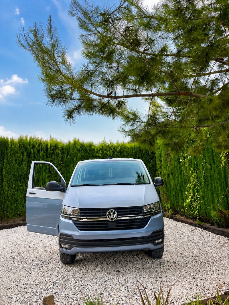 Volkswagen Caravelle 2019. 150 cv CAMPERIZADA - foto 1