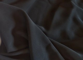 Retal crepe de tela lisa negra