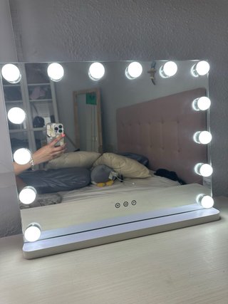 Toeletta per trucco con specchio touch LED e sedia rosa