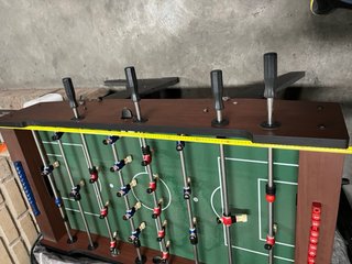 Futbolín de madera