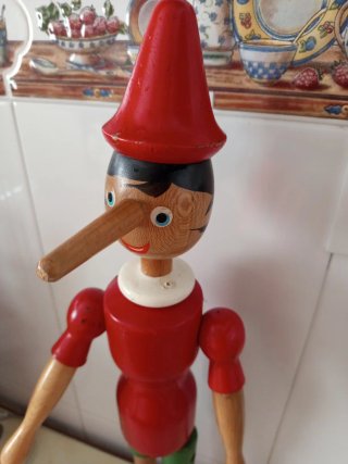 Pinocho de madera antiguo