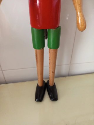 Pinocho de madera antiguo