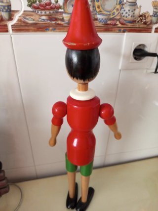 Pinocho de madera antiguo
