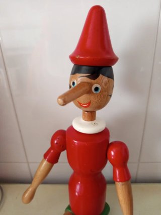 Pinocho de madera antiguo
