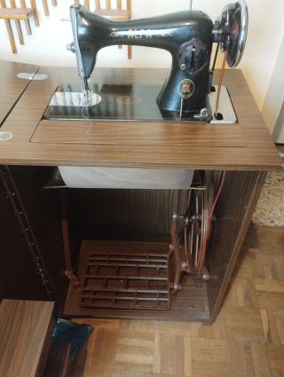 Máquina de coser antigua mediados S.XX