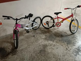 Bicicleta infantil rosa y blanca