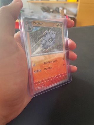 Pupitar 90 PS Carta Pokémon  N.° 048/131.