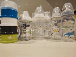 Lote biberones NUK, Tommee Tippee y dosificadores