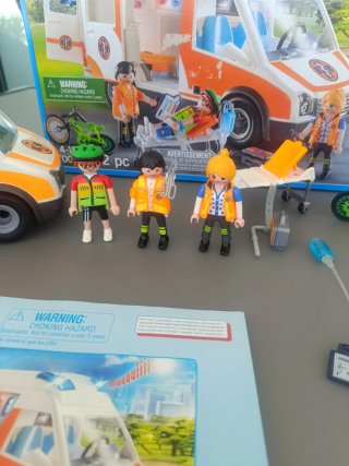 Ambulancia Playmobil City Life 70049