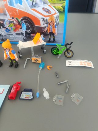Ambulancia Playmobil City Life 70049
