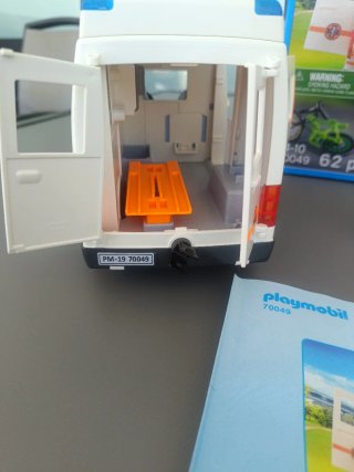 Ambulancia Playmobil City Life 70049